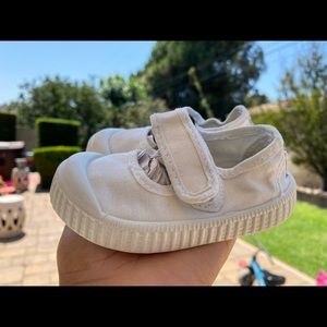 Spanish baby girl shoes made in Spain.